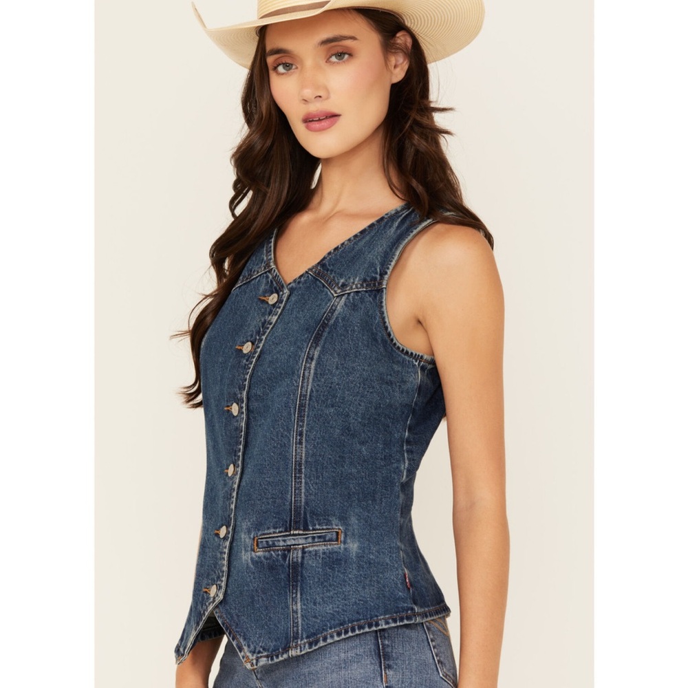 Levi’s Longline Denim Vest in Enchantment - Picture 3 of 8